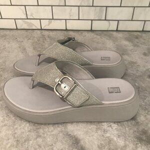 FitFlop Sandals Womens Size 9 Silver Toe-Post Platform Wedge Buckle HG8-011